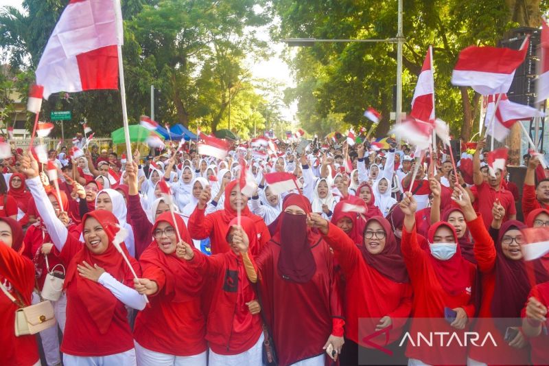 NTB bagikan ribuan bendera Merah Putih sambut kemerdekaan