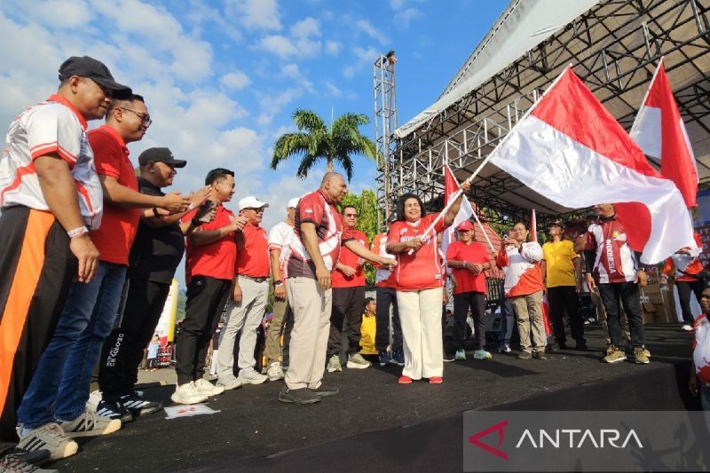 Pemprov Papua bagikan 2.000 Bendera Merah Putih bagi warga Jayapura