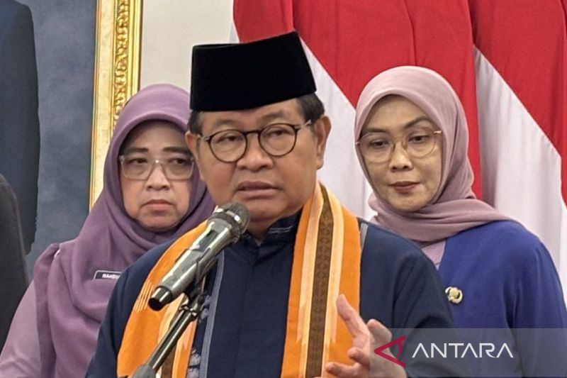 Pramono instruksikan DLH DKI bersihkan tumpukan sampah