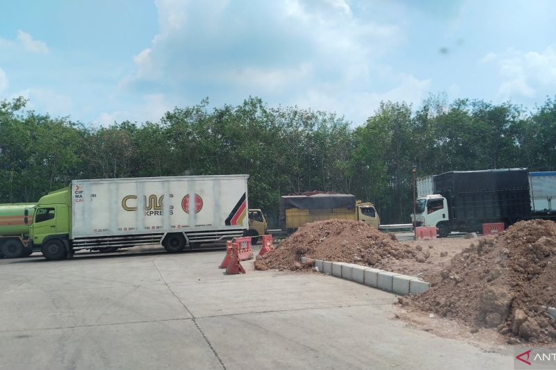 Polisi arahkan kendaraan ke Tol Pulau Rimau Banyuasin, atasi kemacetan Jalintim