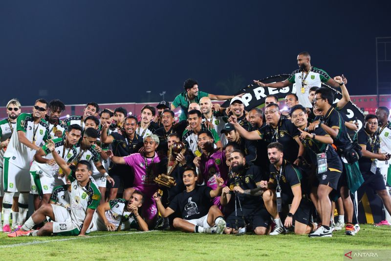 "Ayah, Persebaya juara yah"