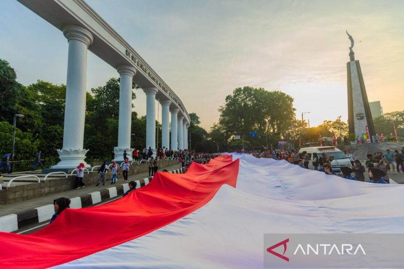 Ribuan warga Bogor kirab bendera Merah Putih sepanjang 500 meter