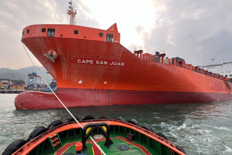 MV Cape San Juan bawa alutsista Super Garuda Shield tiba di Lampung