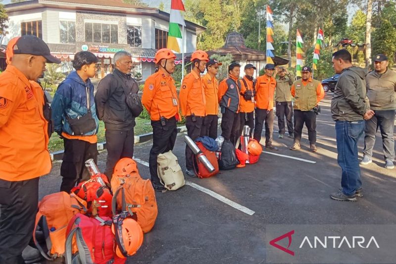 BPBD Cianjur turunkan 25 petugas bantu pemadaman di Gunung Gede