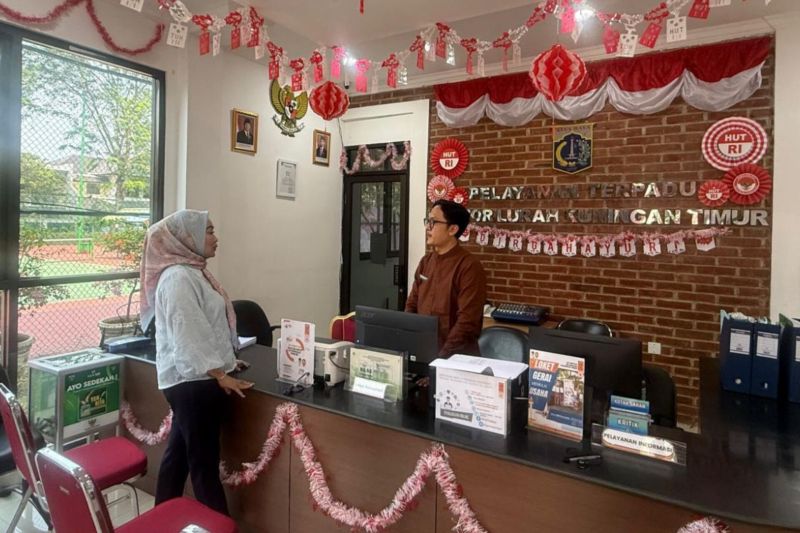 HUT RI, Kantor Kelurahan Kuningan Timur dihiasi ornamen barang bekas