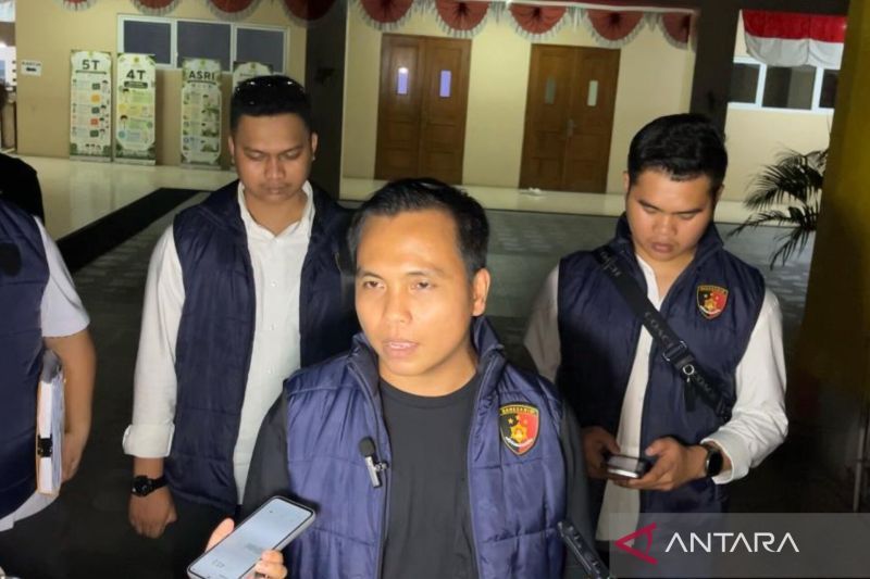 Puslabfor ambil 30 item dari olah TKP di sekolah temuan senjata di Jaksel