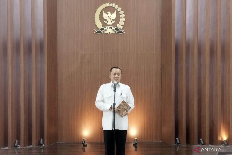 Mensesneg serahkan Surpres calon Komisioner OJK dan Duta Besar ke DPR