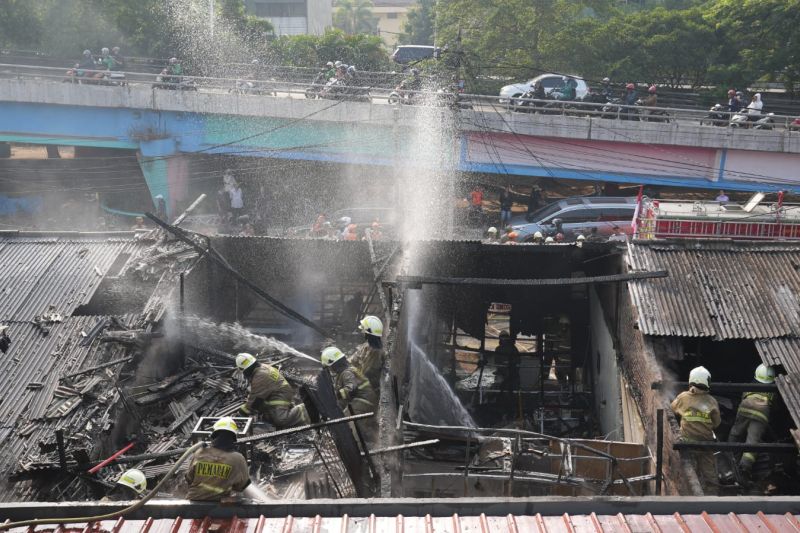 Kebakaran landa warteg dan bengkel di Tambora Jakbar