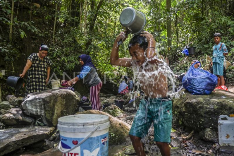 Kemarau panjang melanda Gurabunga, warga andalkan mata air Ake Goa