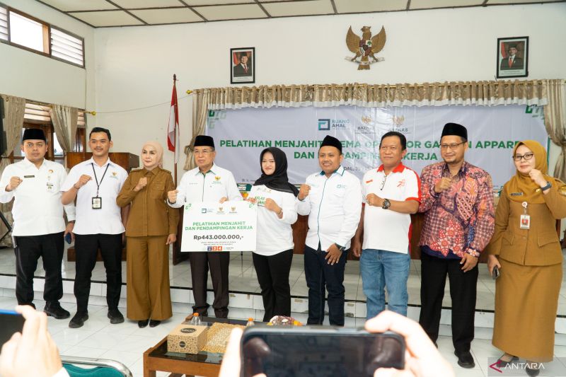 Baznas bekali 50 dhuafa di Kendal keterampilan menjahit siap kerja