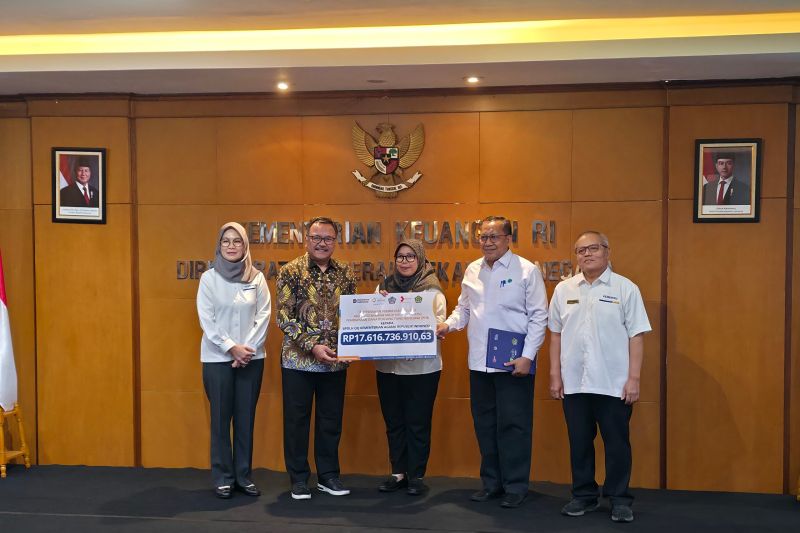 Pimpin Konsorsium ABMN, Asuransi Jasindo Serahkan Klaim Rp 17,6 Miliar kepada Kementerian Agama