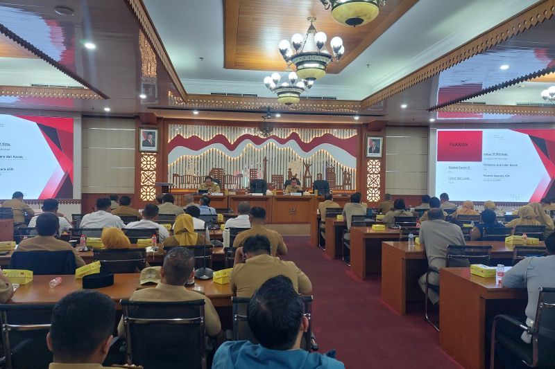 Pemkot Jakpus perbaiki 16 fasilitas lapangan olahraga untuk masyarakat
