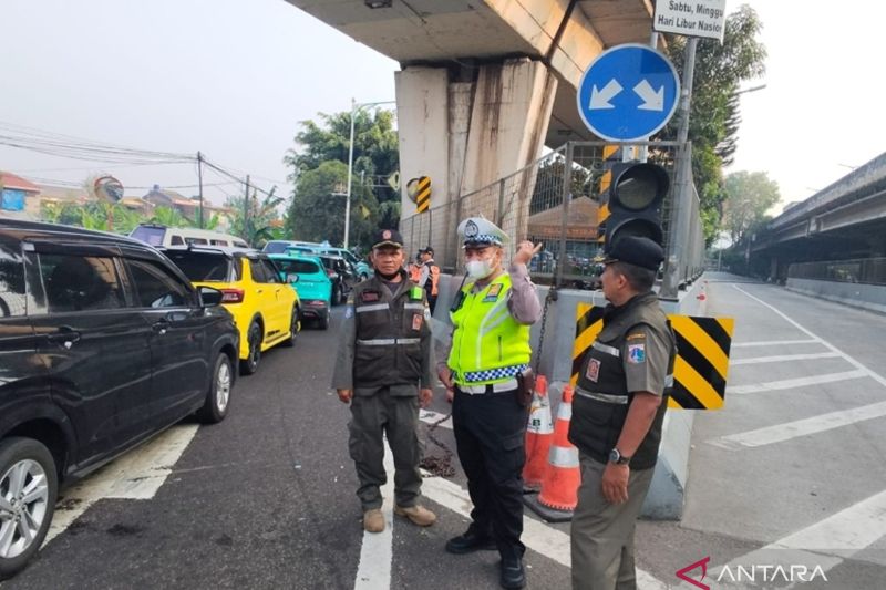 Pemkot Jakbar perketat pengawasan "pak ogah" di exit tol Rawa Buaya