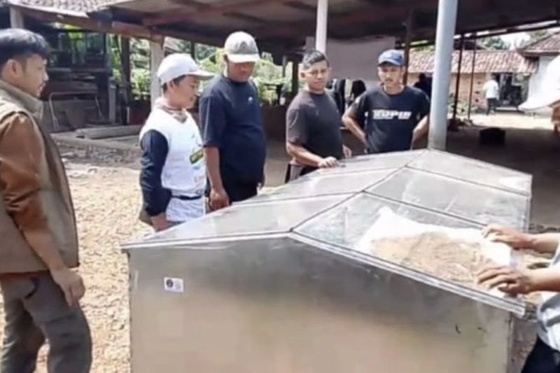 UNU Lampung hilirisasi pengering surya untuk pakan mandiri Gapoktan