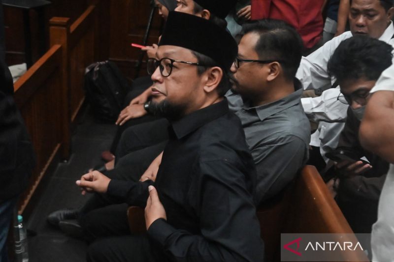 Kasus korupsi haji, eks Stafsus Yaqut didakwa perkaya diri Rp93 miliar