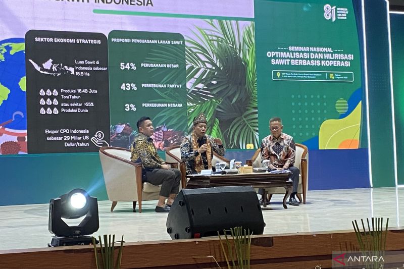 Menkop mendorong Agrinas bangun ekosistem sawit seperti Felda Malaysia