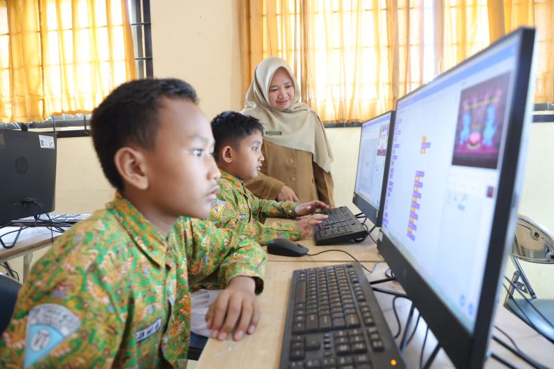 Tangan kecil membuka pintu bahasa