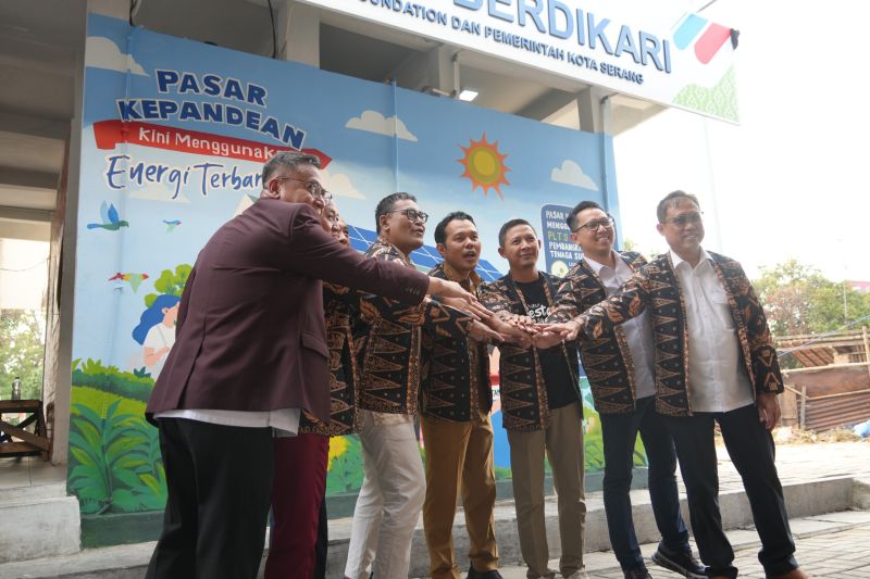 Pertamina hadirkan PLTS untuk dukung aktivitas pasar tradisional