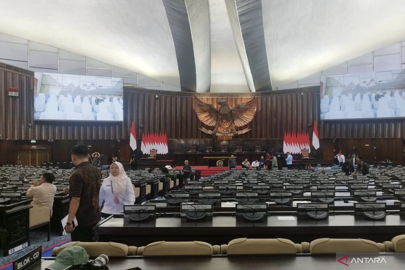 Merah putih mulai hiasi kompleks parlemen jelang Sidang Tahunan