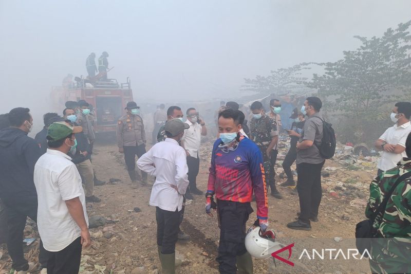 Pemkab Kuningan kerahkan tim gabungan tangani kebakaran TPSA Ciniru