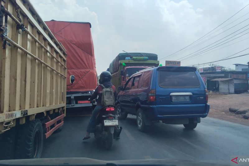 Menanti akhir kemacetan di Jalintim Sumatera