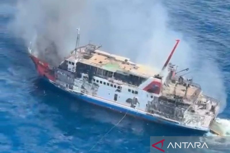 106 penumpang kapal terbakar KMP Putri Yasmin berhasil dievakuasi