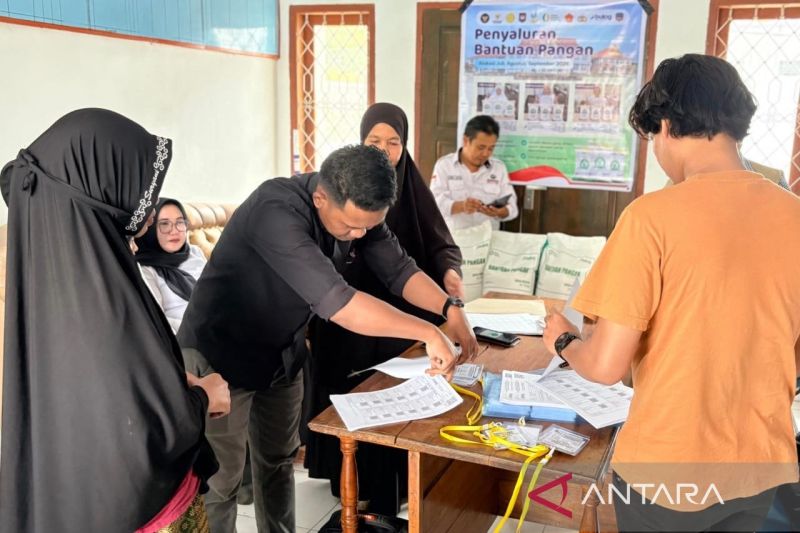 Bulog salurkan 762 ton beras bantuan pangan untuk 25.432 warga Kolaka