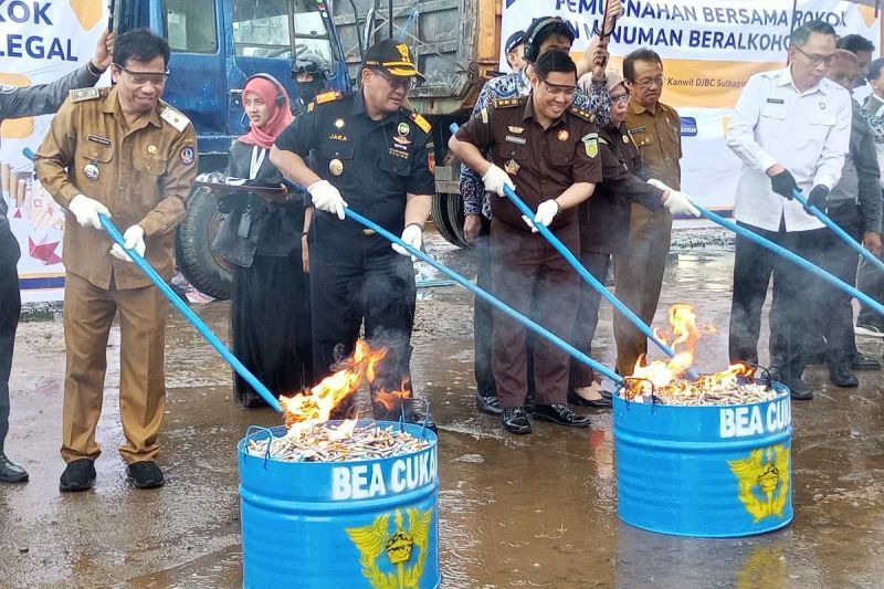 Bea Cukai Sulbagsel sita 83,98 juta batang rokok ilegal