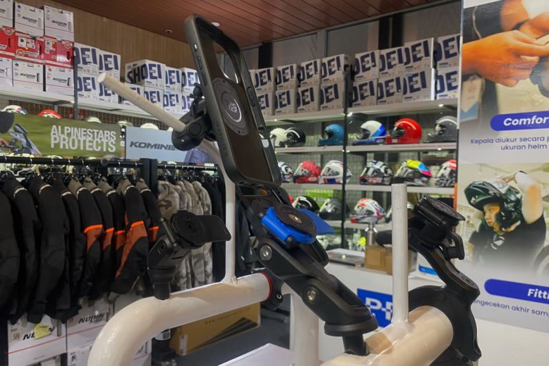 Dudukan motor jadi kebutuhan penting bagi pengendara