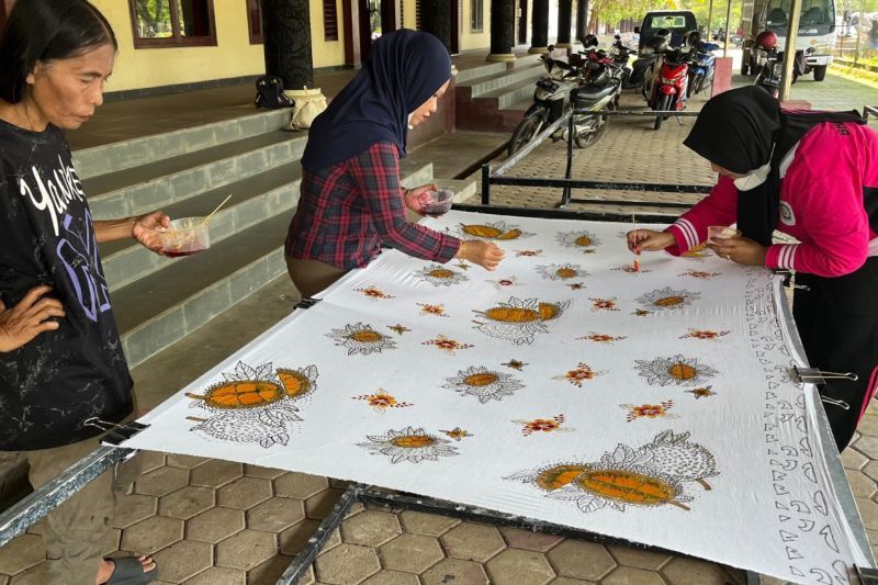 Canting menari, budaya Kutai Barat terpatri