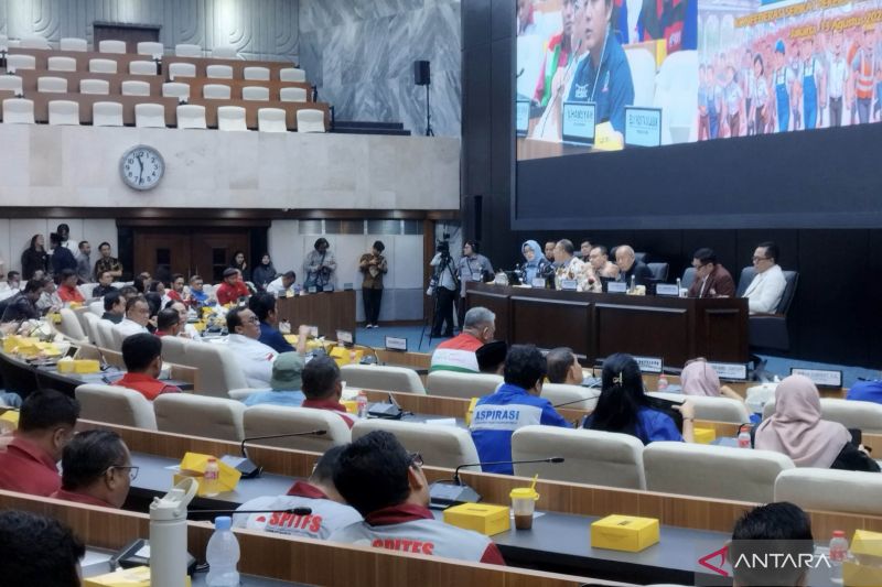 Buruh minta DPR bahas RUU Ketenagakerjaan tak seperti Omnibus Law