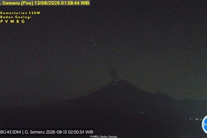 Kamis dini hari, Gunung Semeru erupsi disertai suara gemuruh kuat
