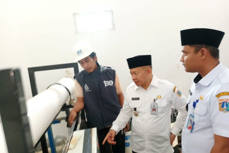 Bupati tinjau sistem air bersih yang rusak di Pulau Kelapa Dua