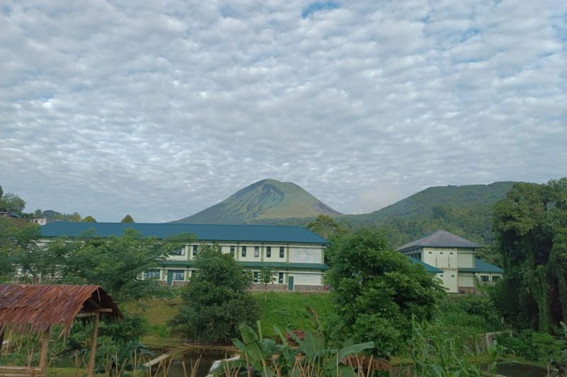 Pemkot Tomohon larang pendakian Gunung Lokon guna cegah karhutla