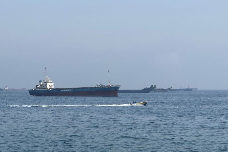 Dua kapal tanker UAE diserang saat melintasi Selat Hormuz