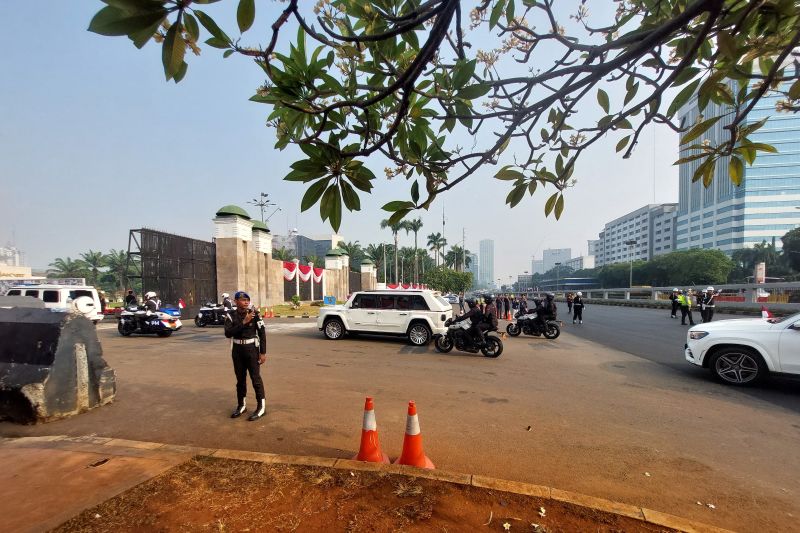 Rangkaian kendaraan Presiden Prabowo tiba di Kompleks Parlemen DPR/MPR