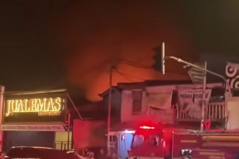 Gudang di kawasan Kelapa Dua Jakbar terbakar