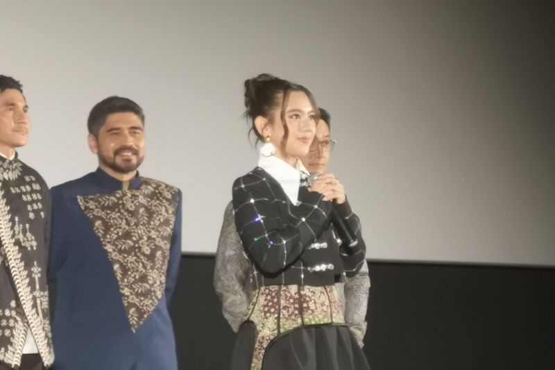 Ziva Magnolya isi lajur suara dan berperan di film Ayah Aku Mau Cerita