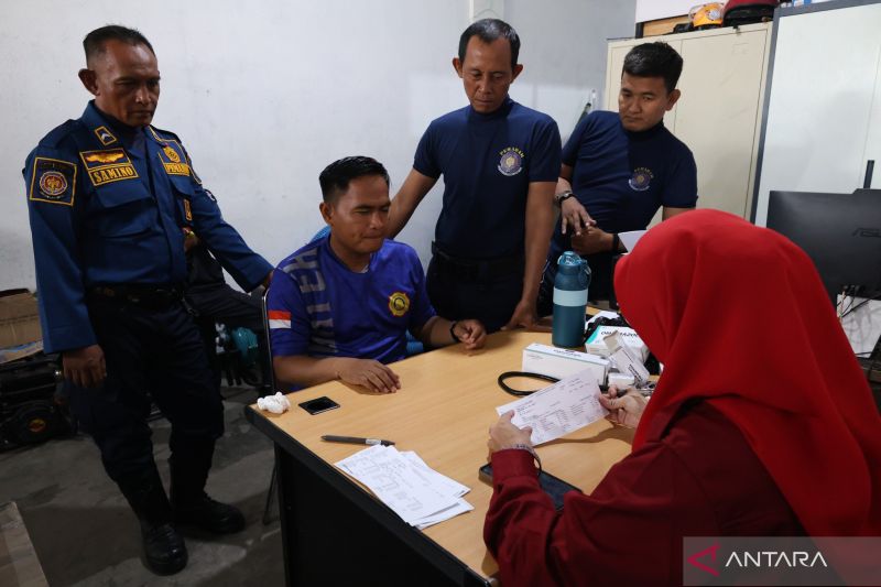 BPBD-Dinkes Kubu Raya periksa kesehatan petugas pemadaman karhutla