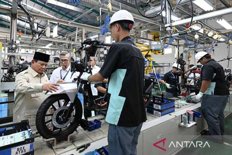 Merajut kemandirian ekonomi dengan industri sebagai penopang
