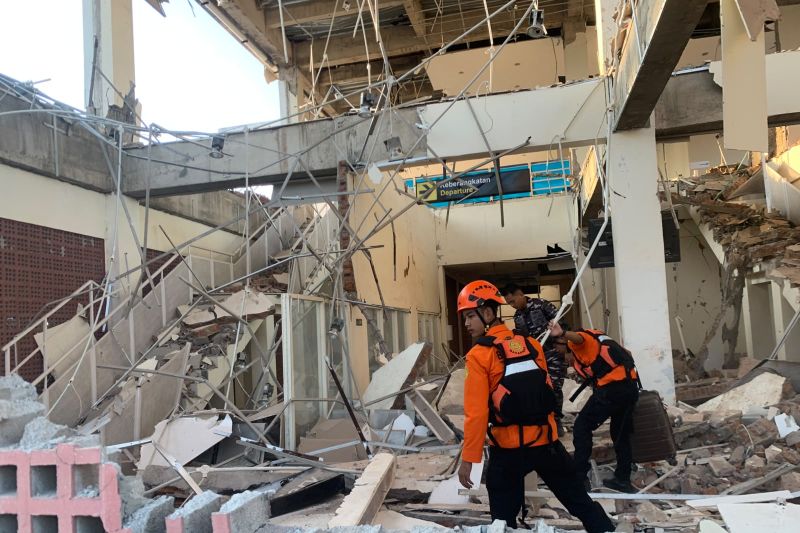 Gubernur NTT gerak cepat pantau dampak gempa di Flores