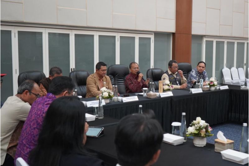 Gubernur Bali evaluasi peningkatan layanan di Bandara Ngurah Rai