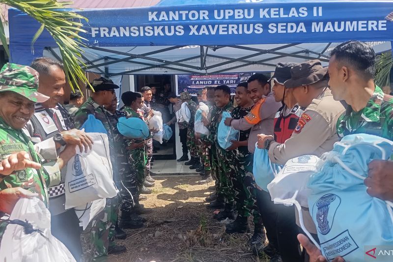 Bantuan Presiden Prabowo untuk korban gempa NTT tiba di Maumere
