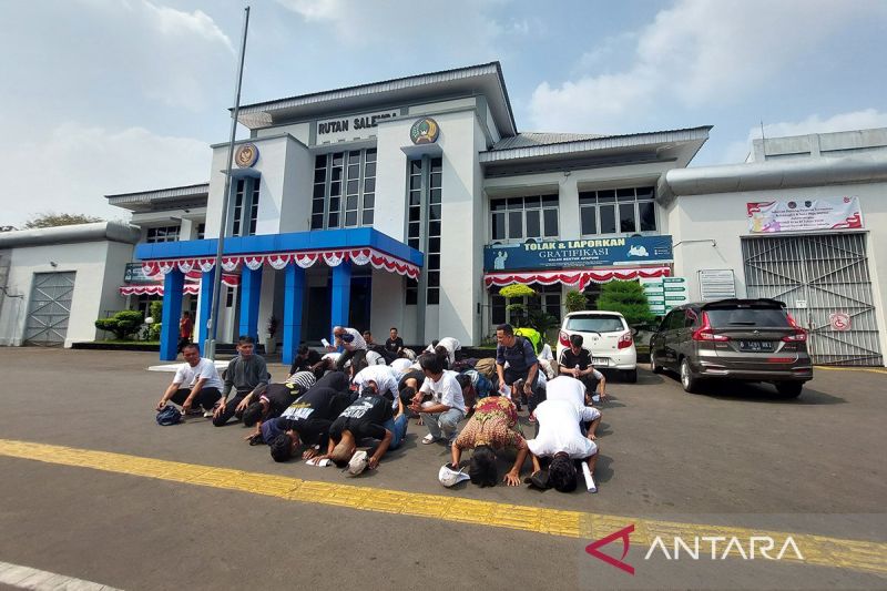 Kriminal kemarin, narapidana terima remisi hingga pemotor dikeroyok