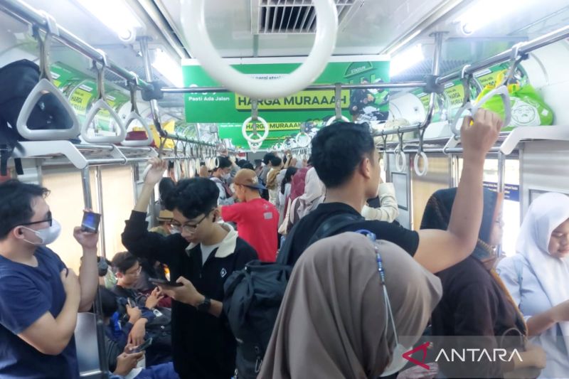 Warga Jakarta sambut positif tarif transum Rp8 selama perayaan HUT RI