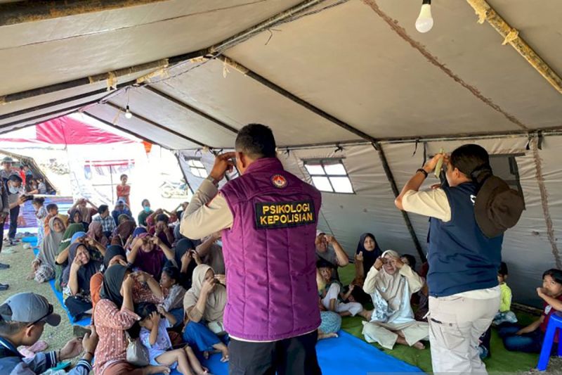 Polda NTT kirim personel berikan terapi USEFT bagi penyintas gempa