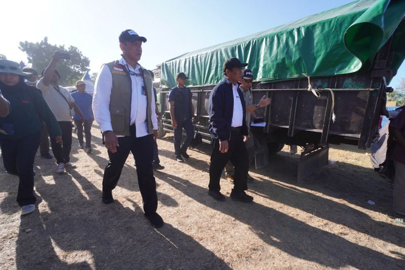 Kabapanas dan Dirut Bulog tinjau penyaluran bantuan korban gempa NTT