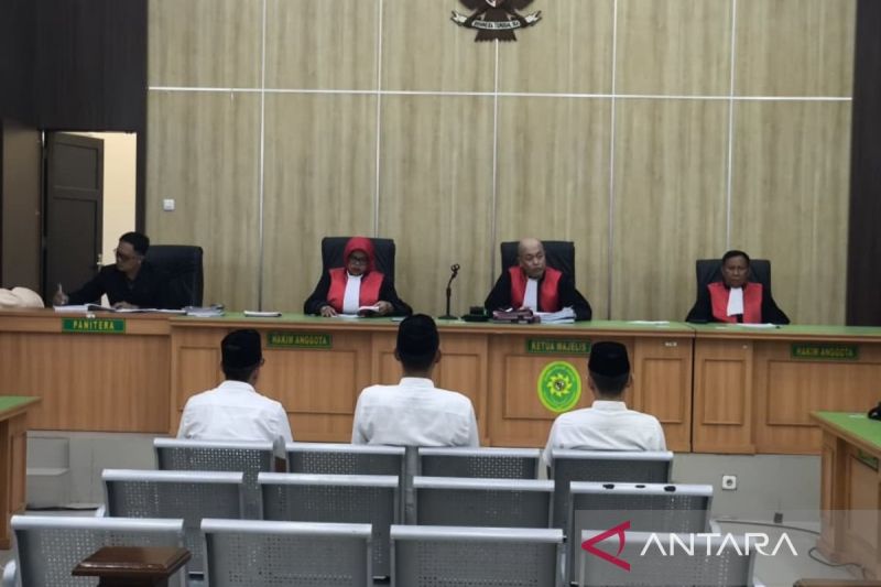 Tiga kontraktor suap proyek Rejang Lebong divonis dua tahun penjara