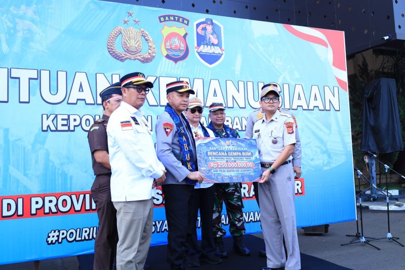 Polda Banten salurkan bansos Rp250 juta untuk korban gempa NTT