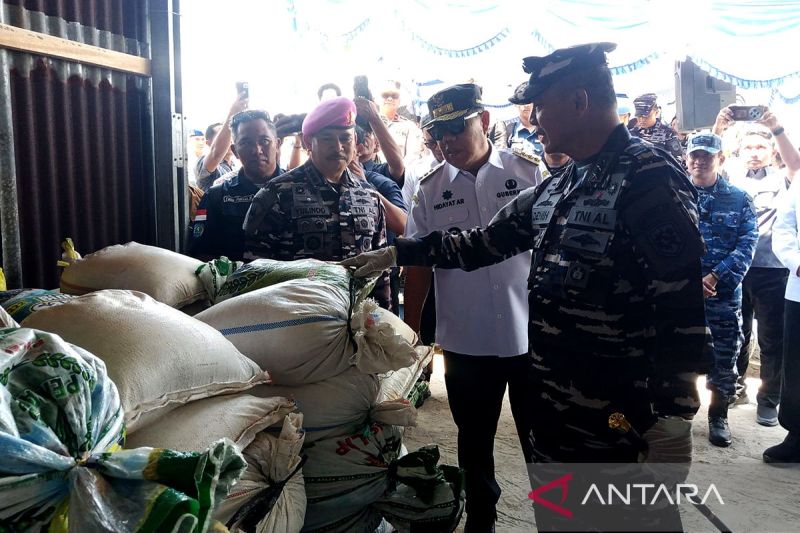 Hukum kemarin, TNI AL tertibkan tambang hingga meterai palsu